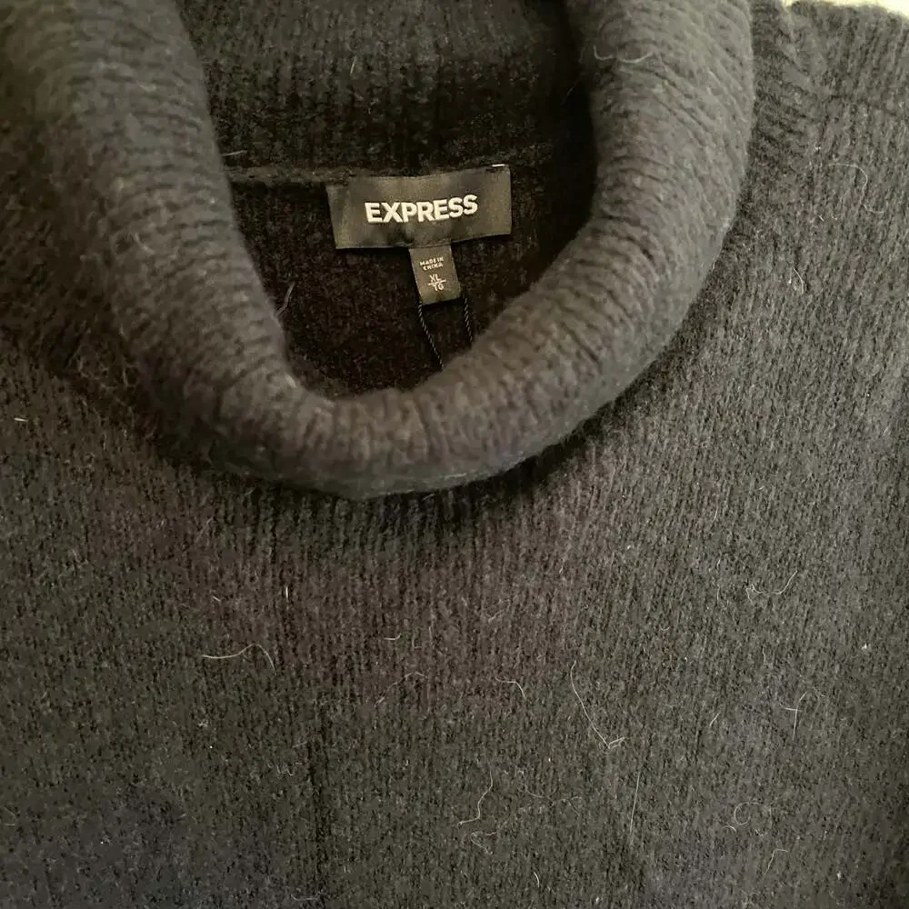 Express boucle turtleneck
